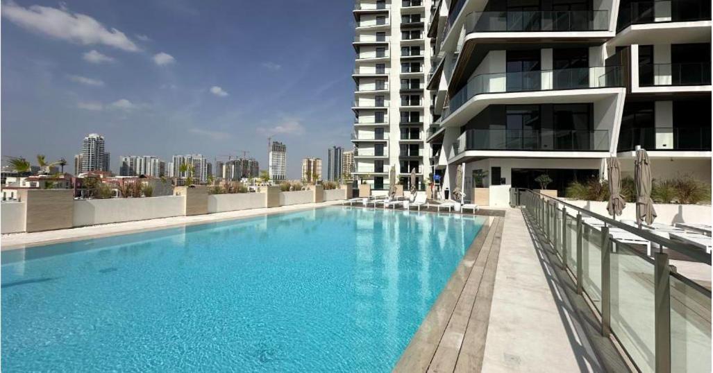 Elegant/high Floor/ 1 Bedroom/4pax Dubai
